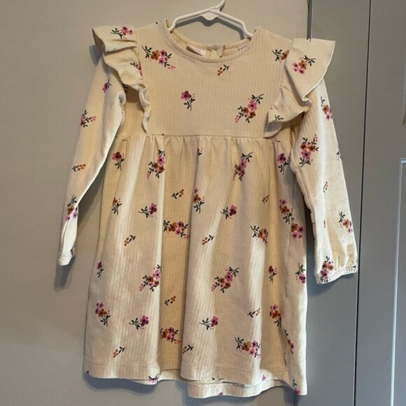 girls flutter sleeve dress size 4/5